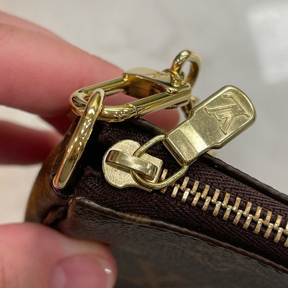 Louis Vuitton monogram mini pochette - Picture 4 of 16